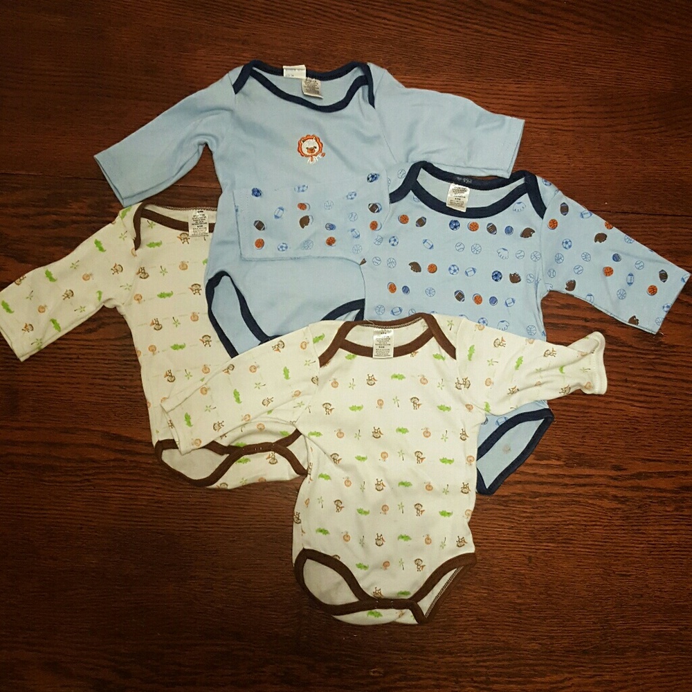 Bundle 4 long sleeve 6-9 m onesies